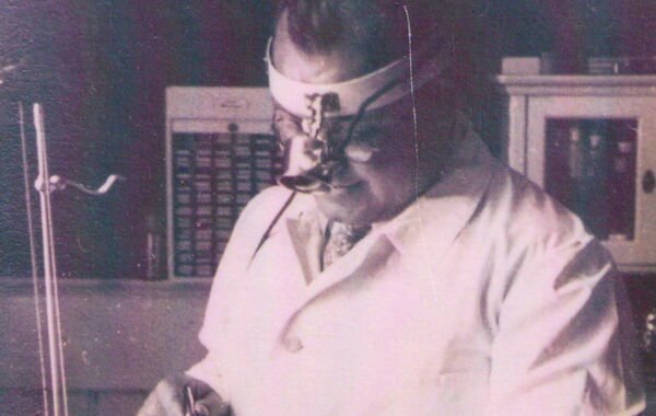 Dr. Otto Ludwig Schlotthauer war promovierter Zahnarzt und praktizierte gemeinsam mit seiner Frau Dr. Johanna Schlotthauer bis 1964 in Fritzlar.